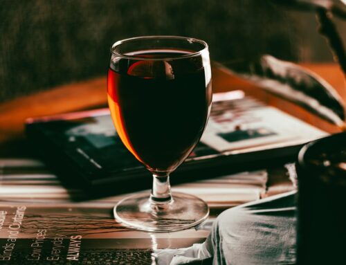 El proceso de elaboración del vino mediterráneo: del viñedo a la copa
